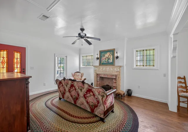 Photo 3 of Single family home for sale at 112 E Market St, Fayetteville, TX 78940 | MLS# 50998881 | Listing updated on 2026-10-09