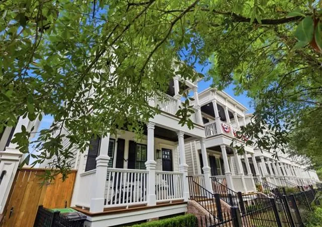 Photo 3 of Sale Pending at 725 Tulane St, Houston, TX 77007 | MLS# 24222210 | Listing updated on 2026-07-09