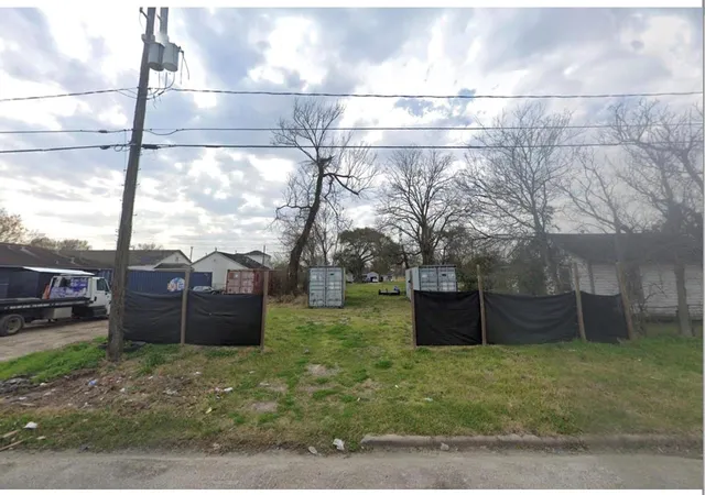 2nd image of 3915 Maury St, Houston, TX 77009 | MLS# 39379830