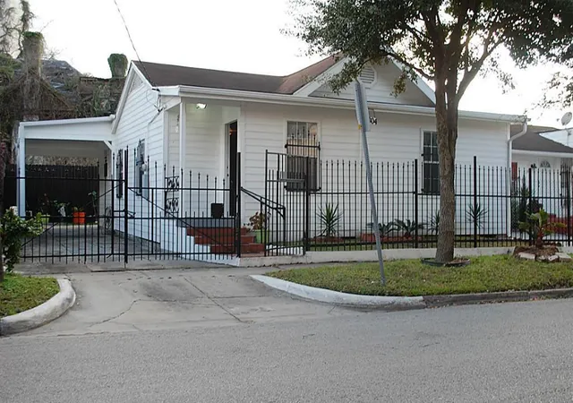 2nd image of 3804 Garrow St, Houston, TX 77003 | MLS# 78508780
