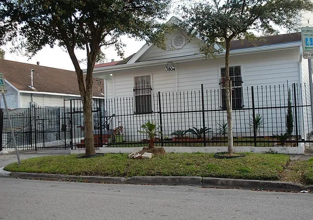 3rd image of 3804 Garrow St, Houston, TX 77003 | MLS# 78508780