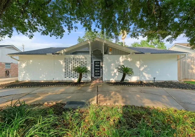 Photo 1 of Single family home for sale at 3327 Freshmeadows Dr, Houston, TX 77063 | MLS# 956208 | Listing updated on 2026-09-27