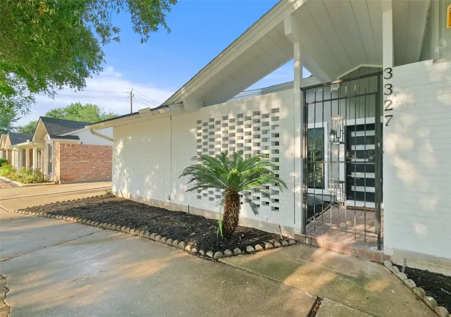Photo 2 of Single family home for sale at 3327 Freshmeadows Dr, Houston, TX 77063 | MLS# 956208 | Listing updated on 2026-09-27