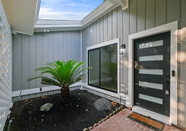 Photo 3 of Single family home for sale at 3327 Freshmeadows Dr, Houston, TX 77063 | MLS# 956208 | Listing updated on 2026-09-27