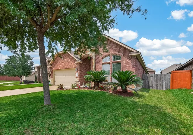 3rd image of 106 Bogey Cir, La Porte, TX 77571 | MLS# 30347470