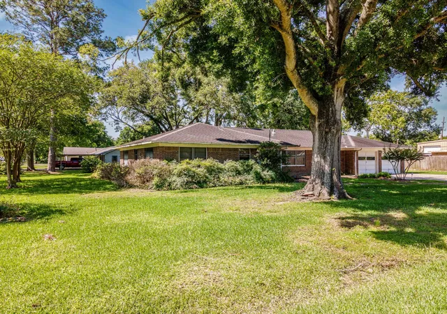 Photo 3 of Single family home for sale at 718 Nelson St, Crosby, TX 77532 | MLS# 60864247 | Listing updated on 2026-04-05