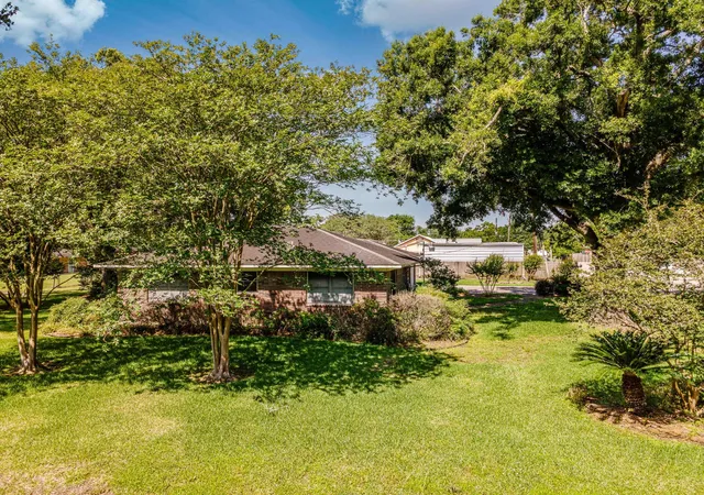 Photo 3 of Single family home for sale at 718 Nelson St, Crosby, TX 77532 | MLS# 60864247 | Listing updated on 2026-04-05