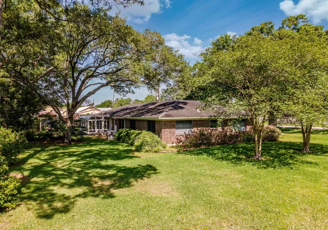 Photo 4 of Single family home for sale at 718 Nelson St, Crosby, TX 77532 | MLS# 60864247 | Listing updated on 2026-04-05