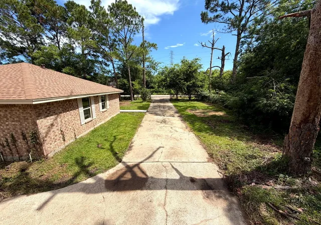 3rd image of 748 County Road 296D, Alvin, TX 77511 | MLS# 80481693