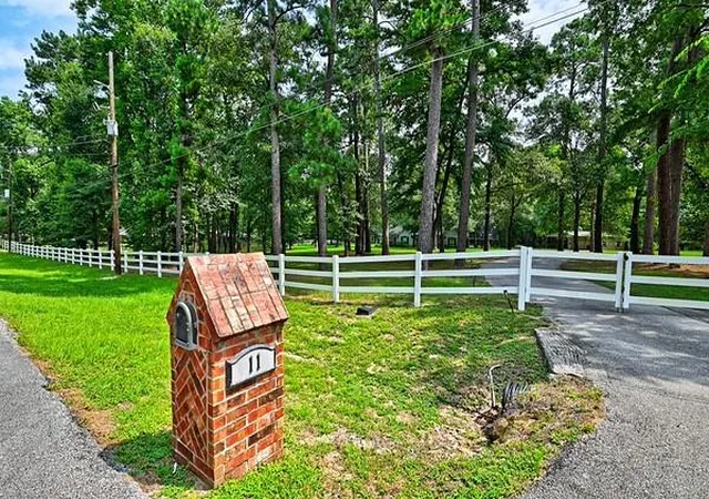 Homes for sale in Conroe, TX | 11 W Lake Forest Ct, Conroe, TX 77384 | MLS# 22740842