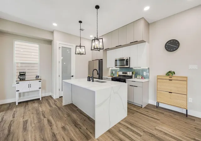 Photo 4 of Single family home for sale at 355 Cavalcade St, Houston, TX 77009 | MLS# 44213475 | Listing updated on 2026-08-27