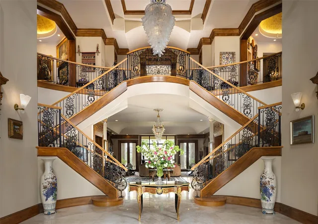 Photo 3 of Mansion for sale at 6 W Rivercrest Dr, Houston, TX 77042 | MLS# 70754676 | Listing updated on 2026-09-18