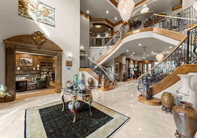 Photo 3 of Single family home for sale at 6 W Rivercrest Dr, Houston, TX 77042 | MLS# 70754676 | Listing updated on 2026-09-18