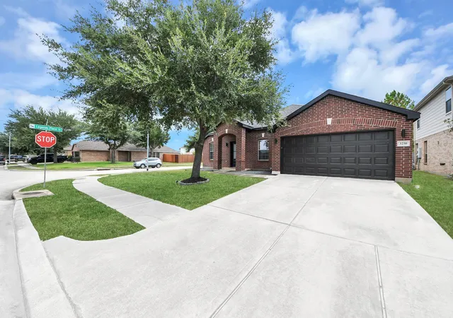 Photo 2 of Single family home for sale at 3230 Legends Crk Dr, Spring, TX 77386 | MLS# 28245679 | Listing updated on 2026-09-13