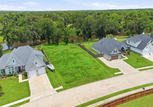 2nd image of 208 Creekside Ln, Lake Jackson, TX 77566 | MLS# 70742825