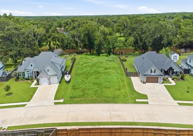 Photo 3 of Land for sale at 208 Creekside Ln, Lake Jackson, TX 77566 | MLS# 70742825 | Listing updated on 2026-08-22