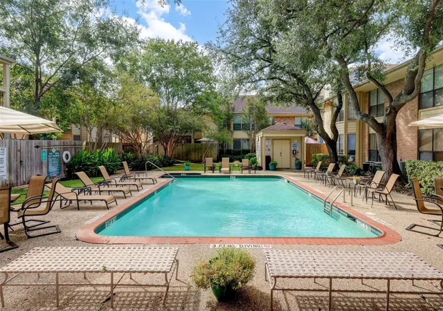 2nd image of 1881 Bering Dr, Houston, TX 77057