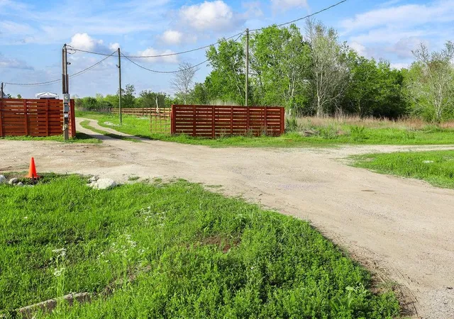 Photo 2 of Land for sale at 1115 E Fm 1462 Rd, Rosharon, TX 77583 | MLS# 66121547 | Listing updated on 2026-06-13