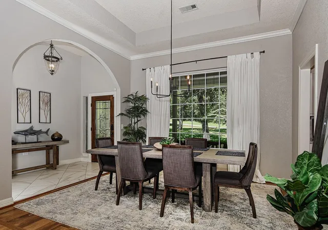Photo 4 of Single family home for sale at 10117 Shady Hollow Dr, Conroe, TX 77304 | MLS# 10390940 | Listing updated on 2026-08-29