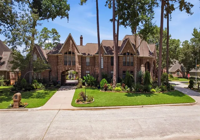 Photo 1 of Sale Pending at 5202 Norborne Ln, Houston, TX 77069 | MLS# 30238851 | Listing updated on 2026-09-16
