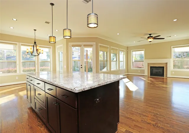 2nd image of 1611 Wakefield Dr, Houston, TX 77018 | MLS# 38195759