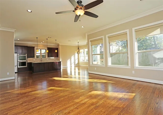 4th image of 1611 Wakefield Dr, Houston, TX 77018 | MLS# 38195759