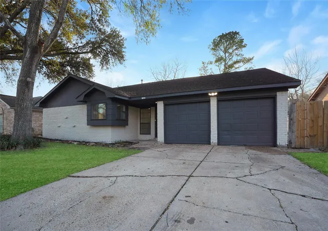 2nd image of 11822 S Perry Ave, Houston, TX 77071 | MLS# 76144290