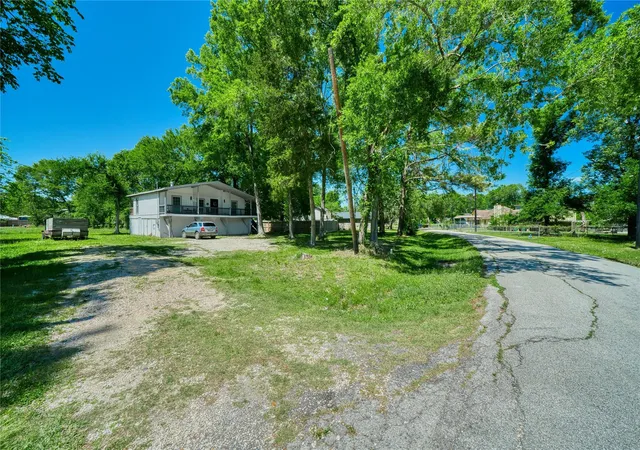 2nd image of 22418 E Shorewood Loop E, Huffman, TX 77336 | MLS# 62303041