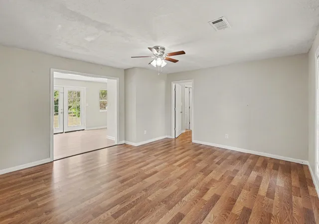Photo 3 of Single family home for sale at 31 Elendor Dr, Cleveland, TX 77328 | MLS# 16194734 | Listing updated on 2026-10-09