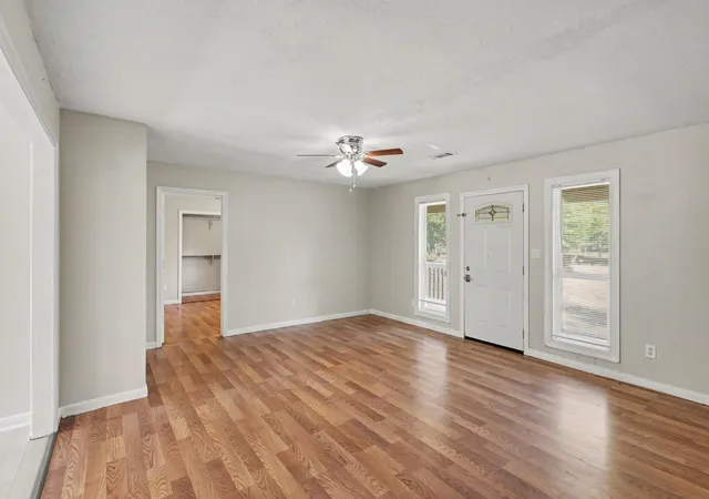 Photo 4 of Single family home for sale at 31 Elendor Dr, Cleveland, TX 77328 | MLS# 16194734 | Listing updated on 2026-10-09