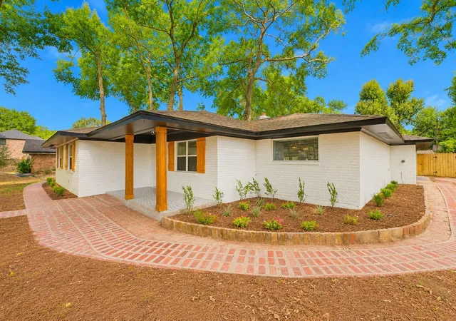 Photo 3 of Single family home for sale at 1527 Sungail Dr, Spring, TX 77386 | MLS# 34063785 | Listing updated on 2026-09-21