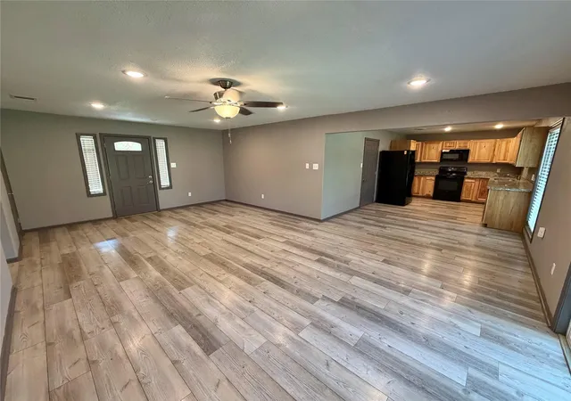 4th image of 1809 N Valderas St, Angleton, TX 77515 | MLS# 82461632