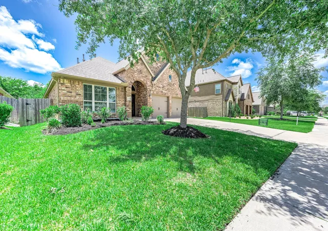 Photo 3 of Single family home for sale at 3318 Primrose Cyn Ln, Pearland, TX 77584 | MLS# 58278528 | Listing updated on 2026-09-19