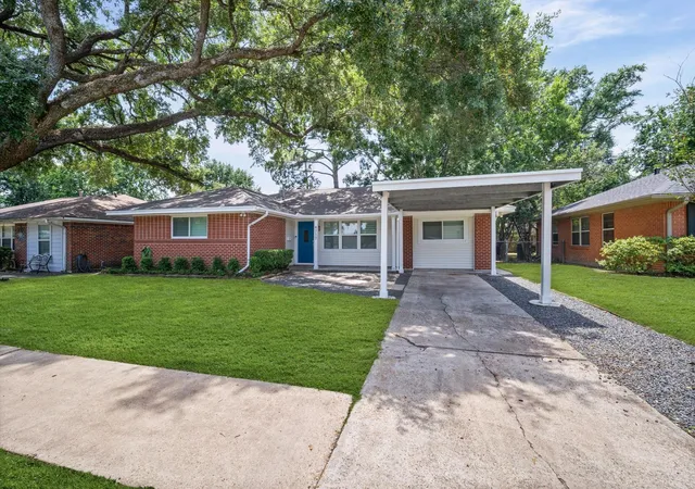 Photo 3 of Single family home for sale at 4717 Chrystell Ln, Houston, TX 77092 | MLS# 68501455 | Listing updated on 2026-09-09