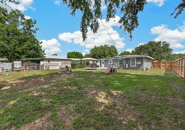 24th image of 901 Temple Cir, Hitchcock, TX 77563 | MLS# 79102997