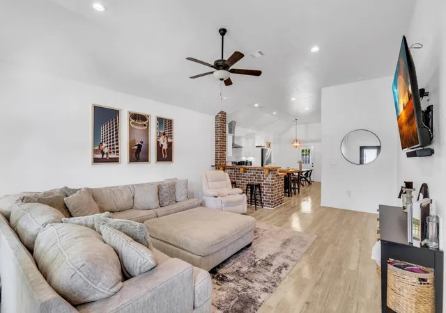 Photo 3 of Sale Pending at 3220 Ash Ave, Groves, TX 77619 | MLS# 30887783 | Listing updated on 2026-08-02