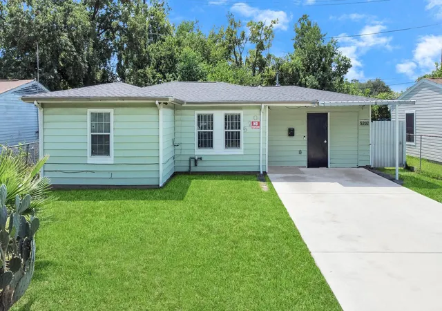 Photo 2 of Single family home for sale at 5202 Pensdale St, Houston, TX 77033 | MLS# 85313611 | Listing updated on 2026-09-01