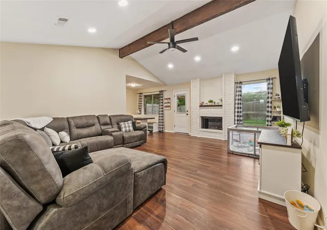 3rd image of 3404 Surrey St, Baytown, TX 77521 | MLS# 37577961