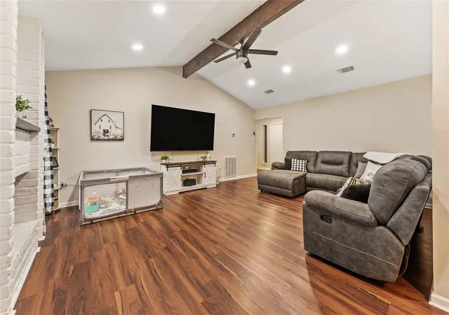 4th image of 3404 Surrey St, Baytown, TX 77521 | MLS# 37577961