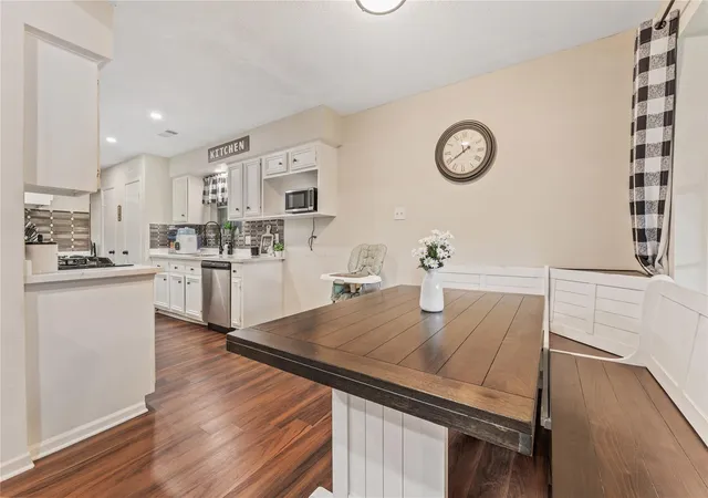 5th image of 3404 Surrey St, Baytown, TX 77521 | MLS# 37577961