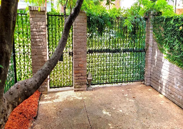 2nd image of 1111 Autrey St, Houston, TX 77006
