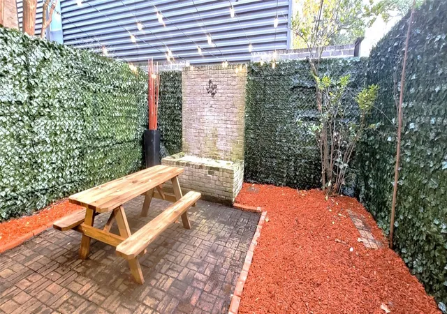 4th image of 1111 Autrey St #5, Houston, TX 77006 | MLS# 52292664