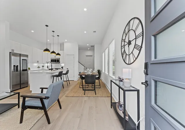 5th image of 332 Neyland St, Houston, TX 77022 | MLS# 84597611