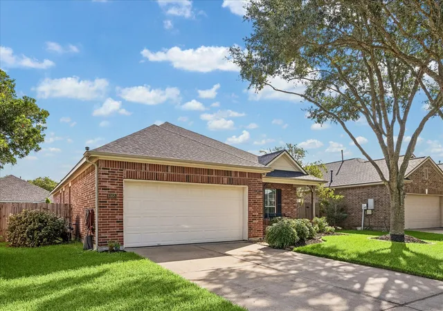 Photo 2 of Sale Pending at 6168 Cornell Ln, League City, TX 77573 | MLS# 30380780 | Listing updated on 2026-09-13
