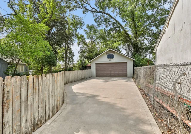 3rd image of 2310 Centennial St, Liberty, TX 77575 | MLS# 26178248