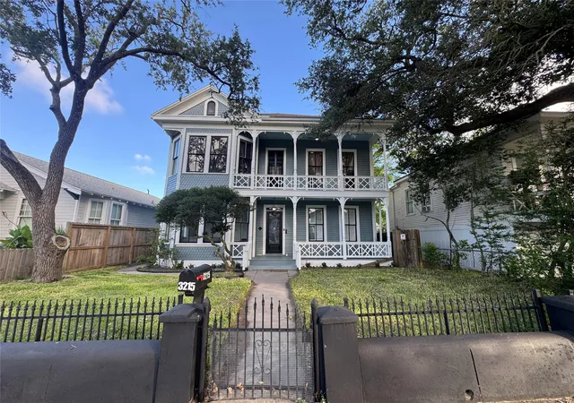 Photo 1 of Single family home for sale at 3215 Ave P 1/2, Galveston, TX 77550 | MLS# 76925743 | Listing updated on 2026-08-11