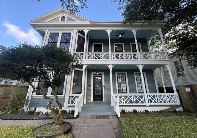 Photo 2 of Single family home for sale at 3215 Ave P 1/2, Galveston, TX 77550 | MLS# 76925743 | Listing updated on 2026-08-11