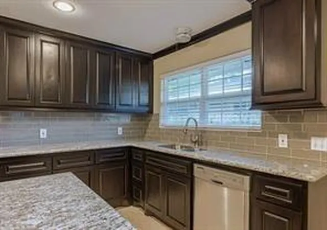 Photo 2 of Single family home for sale at 6514 Reamer St, Houston, TX 77074 | MLS# 55330853 | Listing updated on 2026-08-19