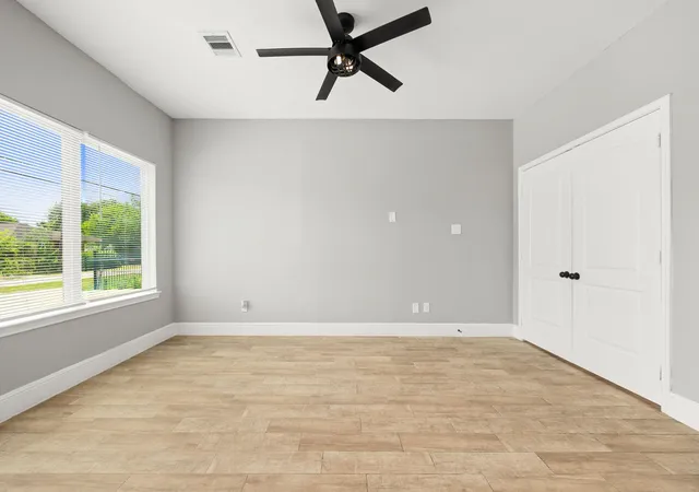 5th image of 4651 Mallow St, Houston, TX 77051