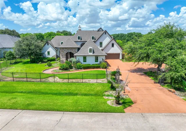 2nd image of 32702 Westminster Dr, Fulshear, TX 77441 | MLS# 14001577